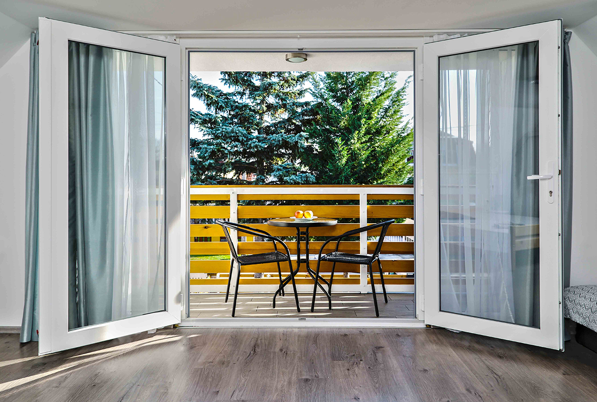 Green Stone Apartment 2 - Felső szintű 1 szobás apartman erkéllyel és terasszal, maximum 4 fő számára